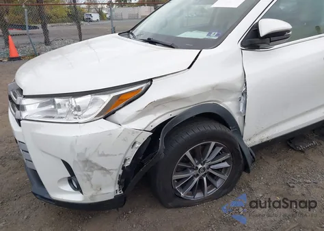 2019 Toyota Highlander Xle z USA, uszkodzony, nr VIN 5TDJZRFH1KS595341